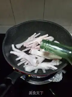 Make Suck on chicken claws step 1
