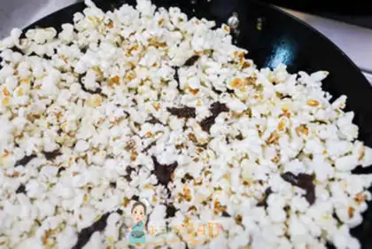 Make Chocolate popcorn step 4