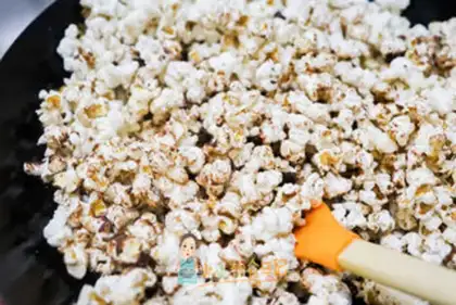 Make Chocolate popcorn step 5