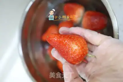 Make Strawberry yogurt step 0