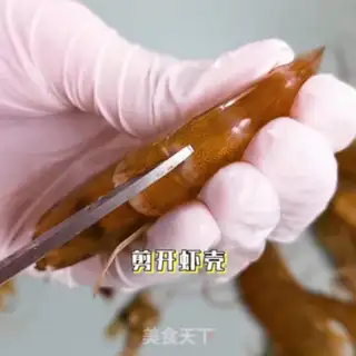 Make Flowers with rich shrimp step 1