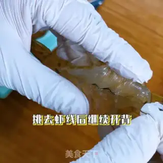 Make Flowers with rich shrimp step 2