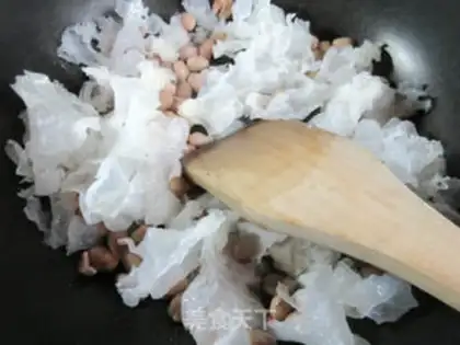 Make Ham, peanuts, silver ears step 2