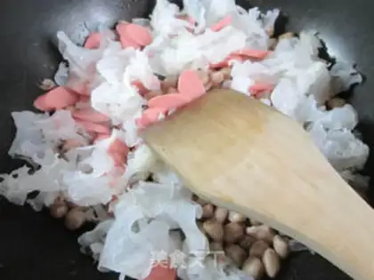 Make Ham, peanuts, silver ears step 3