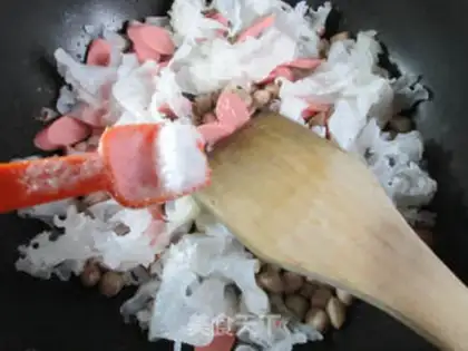 Make Ham, peanuts, silver ears step 5