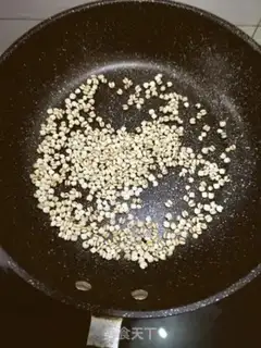 Make Red date rice soup step 1