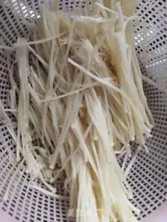 Make Golden fungus fried eggs step 0