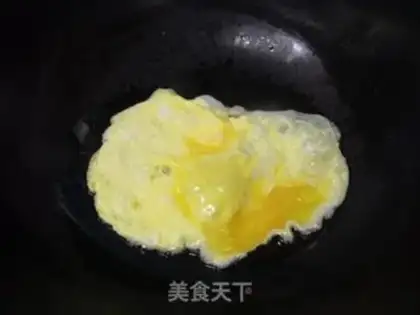 Make Golden fungus fried eggs step 2