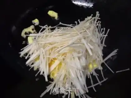 Make Golden fungus fried eggs step 4