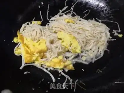 Make Golden fungus fried eggs step 6