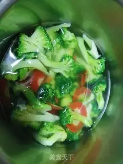 Make The broccoli makes carrots step 0