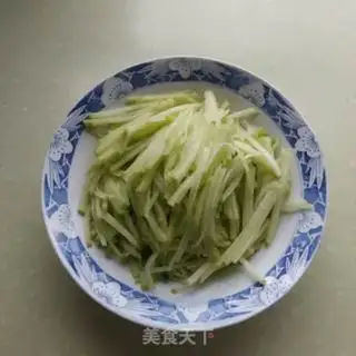 Make A radish-cracked fried meat step 2