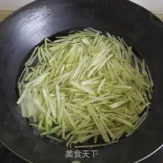 Make A radish-cracked fried meat step 3