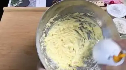 Make A tea cranberry cake step 1