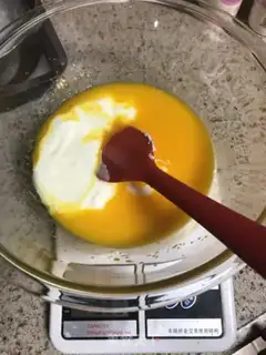 Make Yogurt cake step 1
