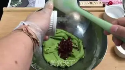 Make A tea cranberry cake step 4