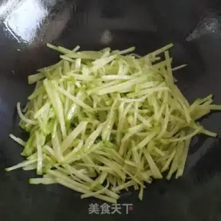 Make A radish-cracked fried meat step 7