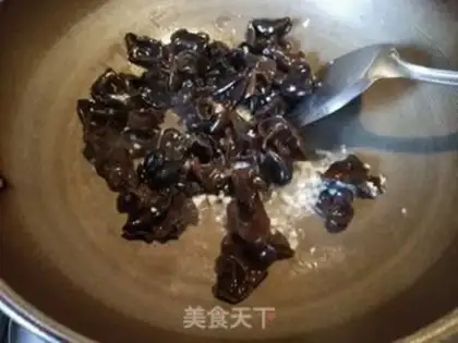 Make Muir seafood mushrooms fried sweet beans step 5