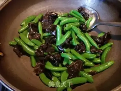 Make Muir seafood mushrooms fried sweet beans step 7