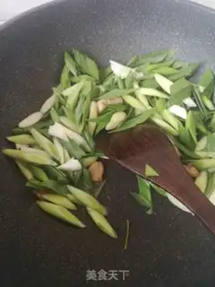 Make Garlic fried meat step 1