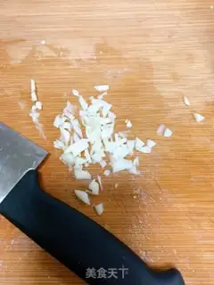Make Garlic horse head step 1