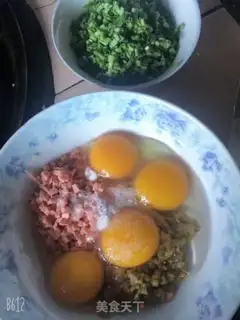 Make Eggs and sacks step 1