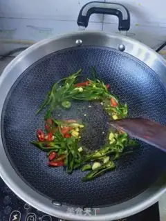 Make Hot green bean sprouts step 3