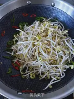 Make Hot green bean sprouts step 4