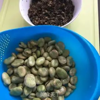 Make Plum-crunch meat and beans step 0
