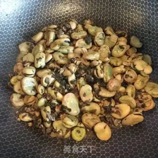 Make Plum-crunch meat and beans step 4