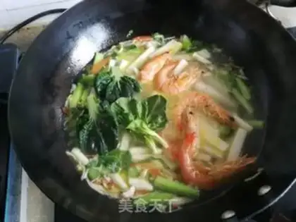Make Shrimp seafood mushroom soup step 5