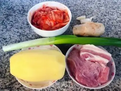Make Five sauerkraut with potatoes step 0