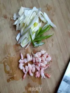 Make Shrimp onions fried eggs step 0