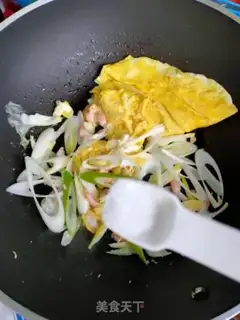 Make Shrimp onions fried eggs step 5