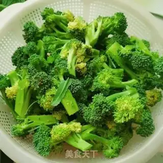 Make Steamed fish juice broccoli step 1