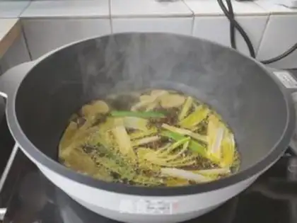 Make Radish pork steam step 1