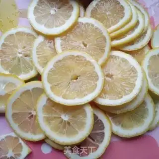 Make Old iced honey lemonade step 1