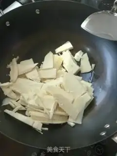 Make Fresh pork bone soup step 0