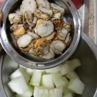 Make Scallop melon soup step 1