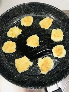 Make Snack, yellow fish step 1