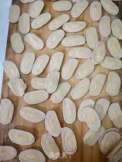 Make Pumpkin cat ears step 5