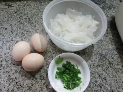 Make Eggs and silver ears step 0