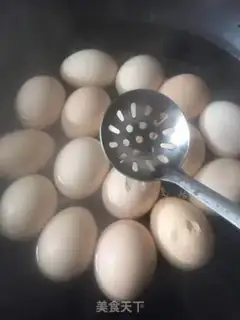 Make Five spicy tea eggs step 1