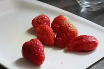 Make Strawberry yogurt step 0