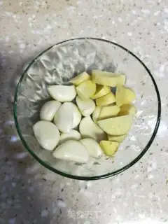 Make Five flowers for eggs step 3