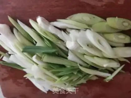 Make Five flowers with garlic step 3
