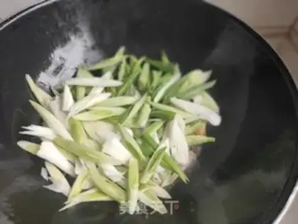 Make Five flowers with garlic step 8