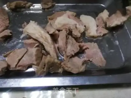 Make Savannah hands the meat step 2