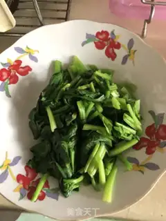 Make Spinach fried eggs step 2