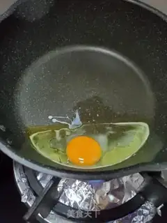 Make Fried omelet eggs, lumber shrimp coop step 1